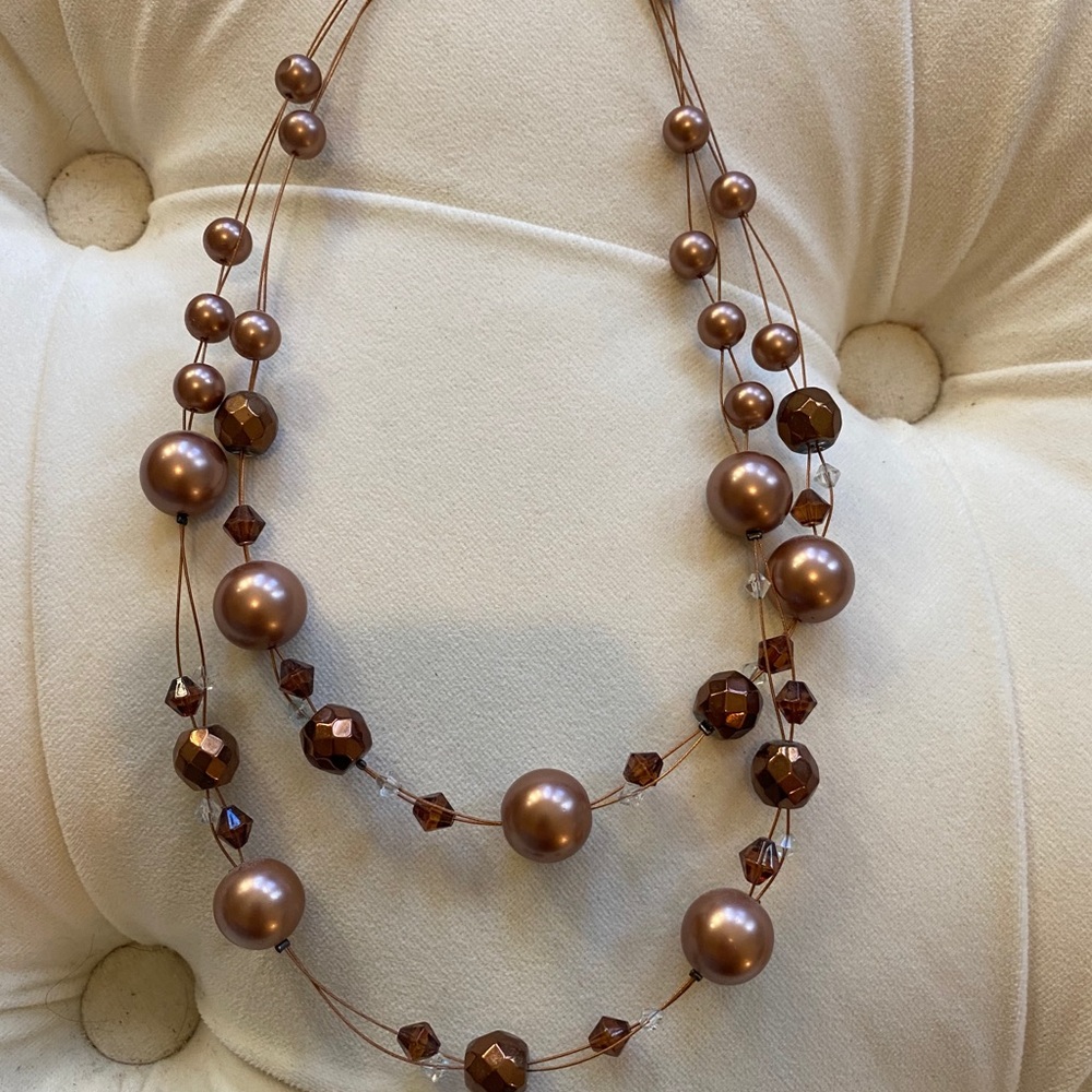 Ann Taylor Necklace - Picture 2 of 3